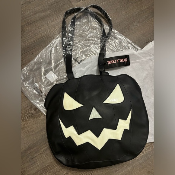 NWT Dolls Kill / Trickz N’ Treatz Glowing Grin Tote Bag - Picture 1 of 7